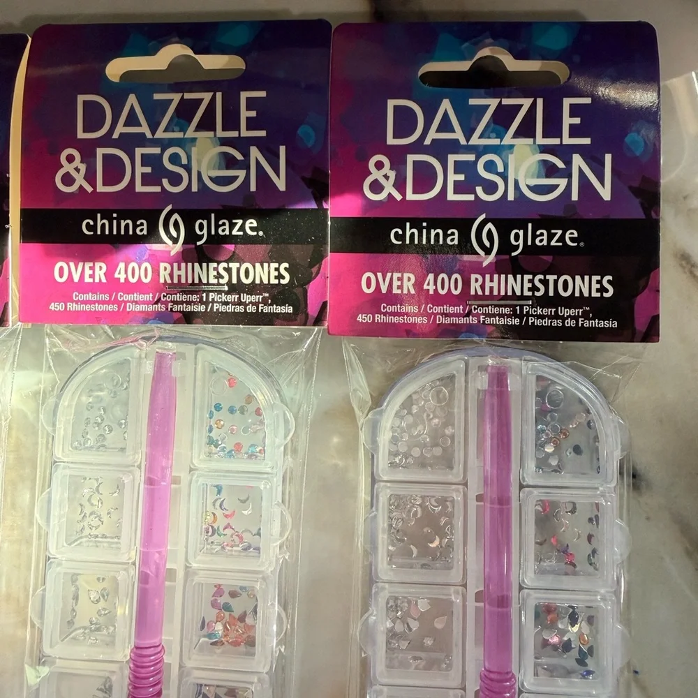 Fingernail Rhinestone Set - Picture 3 of 3